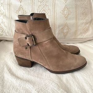Paul Green Jano Moto Booties Beige Suede Buckle Chunky Heel Size 7, fit like 8.5